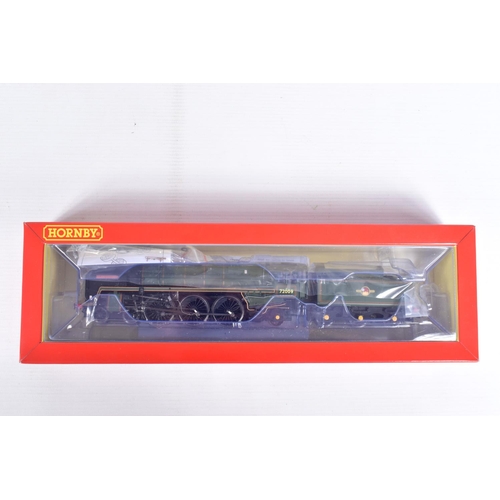 185 - A BOXED OO GAUGE HORNBY MODEL RAILWAYS STANDARD 6MT, Late BR Clan Class 4-6-2, no. 72009 'Clan Stewa... 