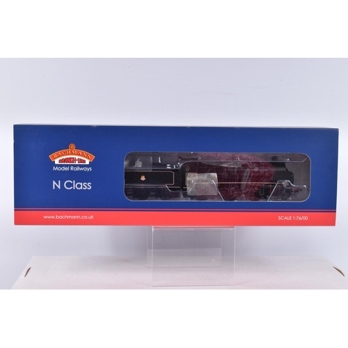 213 - A BOXED OO GAUGE BACHMANN BRANCHLINE MODEL RAILWAYS N CLASS, no. 31874 in BR Lined Black with Early ... 