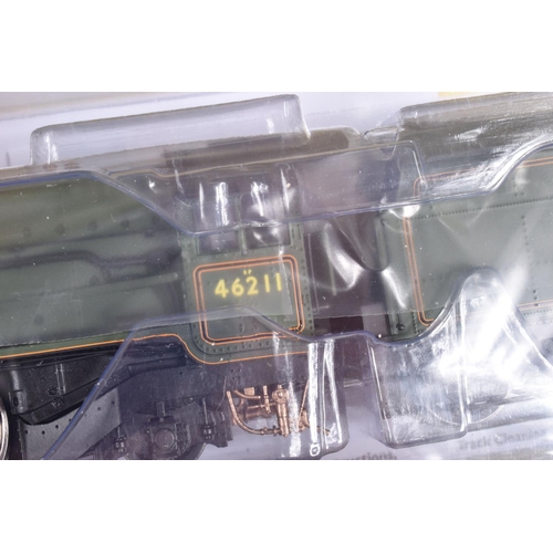 256 - A BOXED OO GAUGE HORNBY MODEL RAILWAYS  CLASS 8P STEAM LOCOMOTIVE Princess Royal 4-6-2, no. 46211 'Q... 