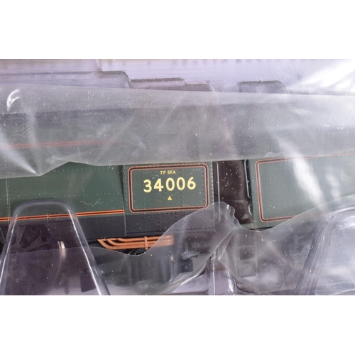 257 - A BOXED OO GAUGE HORNBY MODEL RAILWAYS CLASS 7P6F WEST COUNTRY LOCOMOTIVE 4-6-2, no. 34006 'Bude' in... 