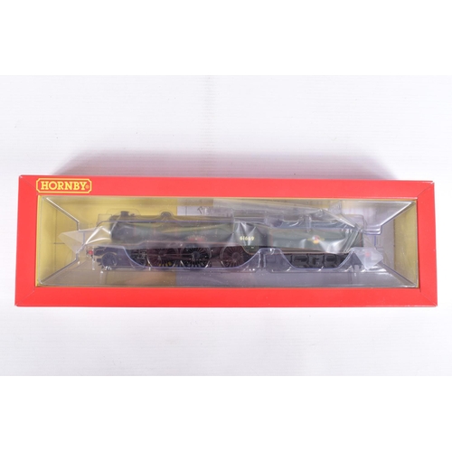 258 - A BOXED OO GAUGE HORNBY MODEL RAILWAYS CLASS B17 STEAM LOCOMOTIVE 4-6-0, no. 61669 'Barnsley' in BR ... 