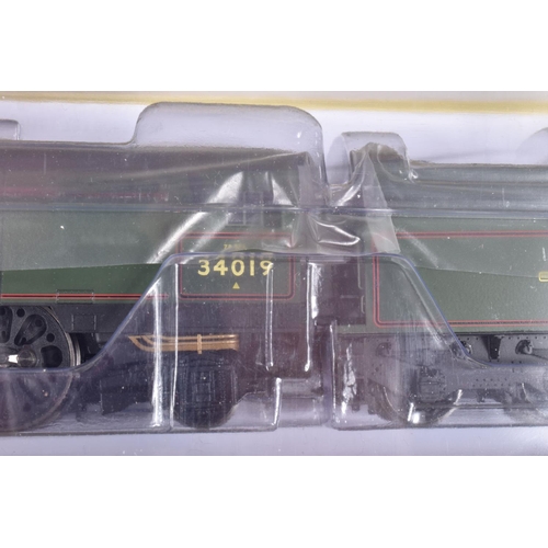 265 - A BOXED OO GAUGE HORNBY MODEL RAILWAYS LOCOMOTIVE Class 37 Original West Country Class, no. 34019 'B... 