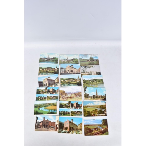 321 - A LARGE COLLECTION OF POSTCARDS, approximately 600 to include Robin Hoods Bay, Rochdale, Roker, Rook... 