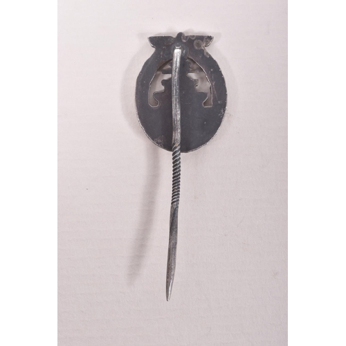 351 - A GERMAN KRIEGSMARINE HIGH SEAS FLEET BADGE AND STICK PIN, the badge has lost some of its finish to ... 