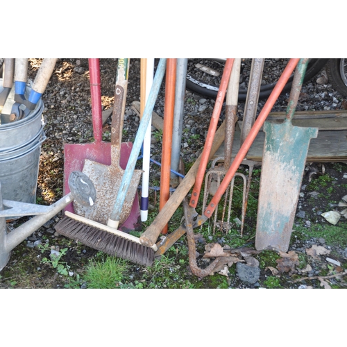 1009 - A VINTAGE GALVANISED WATERING CAN four modern galvanised buckets and a selection of garden tools (15... 