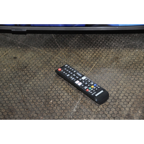 1051 - A SAMSUNG UE43TU7100K 43in SMART TV with remote (PAT pass and working)