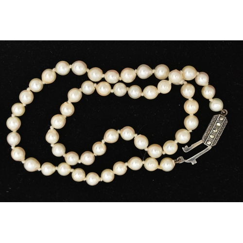 14 - A CULTURED PEARL SINGLE STRAND CHOKER NECKLACE, single row of individually knotted white pearls with... 