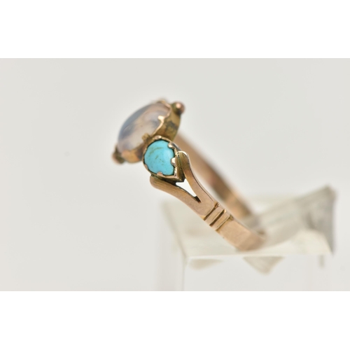 27 - A YELLOW METAL MOONSTONE AND TURQUOISE THREE STONE RING, set with a central oval moonstone cabochon,... 