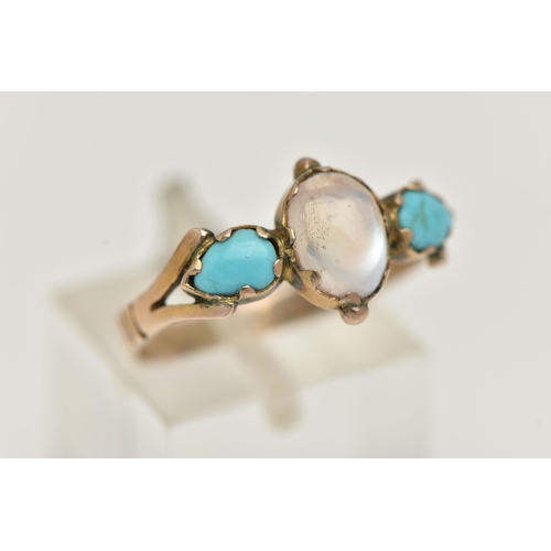 27 - A YELLOW METAL MOONSTONE AND TURQUOISE THREE STONE RING, set with a central oval moonstone cabochon,... 