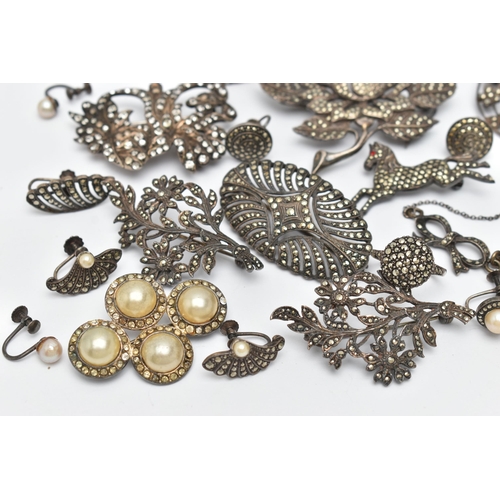 62 - AN ASSORTMENT OF WHITE METAL AND MARCASITE MID CENTURY JEWELLERY, to include six brooches, two rings... 