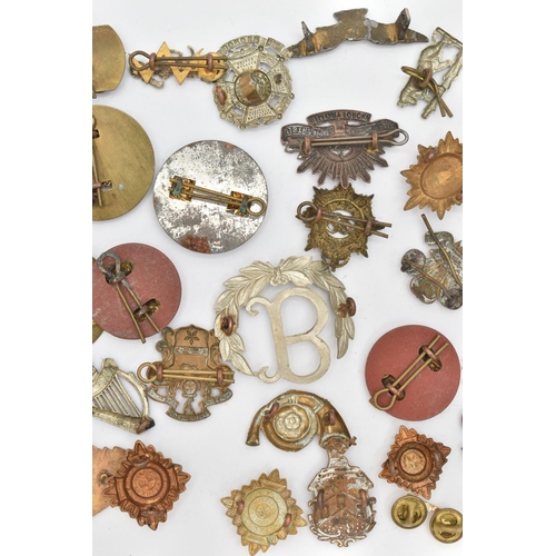 103 - AN ASSORTMENT OF CAP BADGES, a selection of cap badges and pins from various military regiments