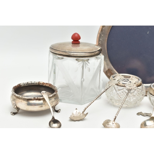 130 - A PARCEL OF SILVER AND SILVER PLATE, comprising an Edwardian silver cauldron salt, maker William Ait... 