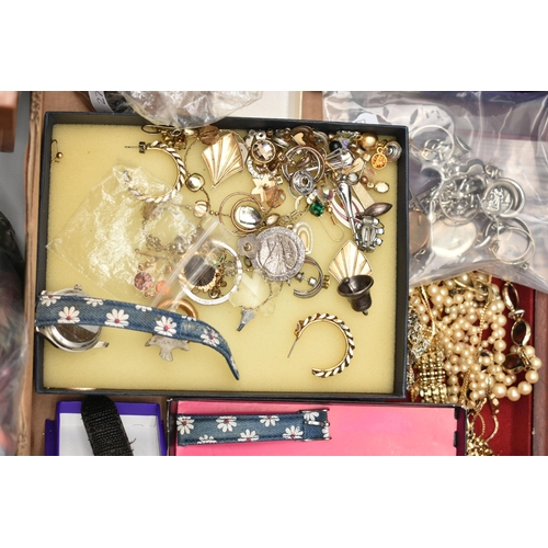 132 - A BOX OF ASSORTED SILVER AND WHITE METAL JEWELLERY, COSTUME JEWELLERY AND WATCHES, to include a silv... 