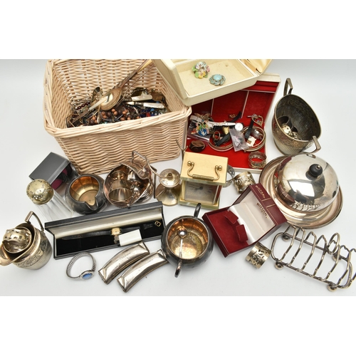 140 - A BOX OF  ASSORTED ITEMS, to include two jewellery boxes, two brooches, a 'Weiss' brass clock, a sel... 