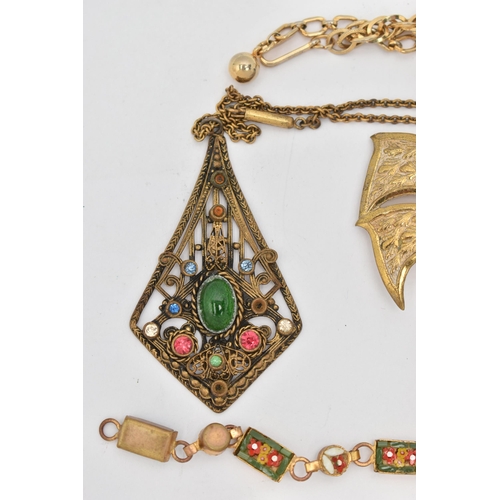 88 - FIVE PIECES OF JEWELLERY, to include a 'Trifari' costume tassel necklace with fish hook clasp, a mos... 