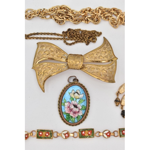 88 - FIVE PIECES OF JEWELLERY, to include a 'Trifari' costume tassel necklace with fish hook clasp, a mos... 