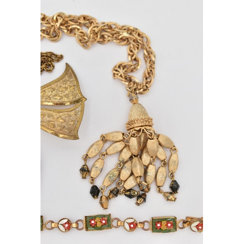 88 - FIVE PIECES OF JEWELLERY, to include a 'Trifari' costume tassel necklace with fish hook clasp, a mos... 