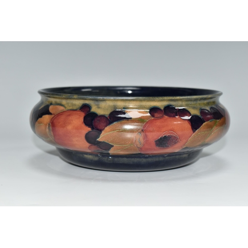 322 - A MOORCROFT POTTERY POMEGRANATE BOWL, decorated with pomegranates on a mottled blue ground, impresse... 