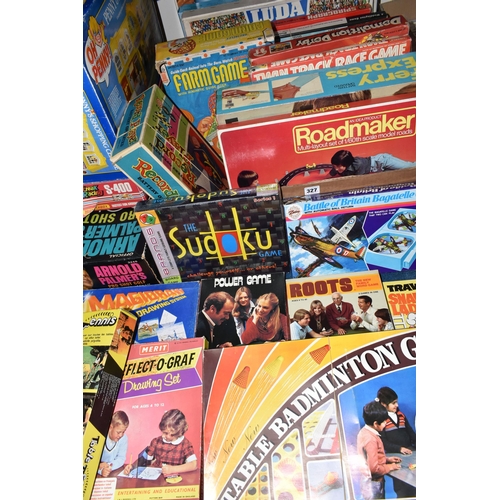 327 - A QUANTITY OF ASSORTED BOXED TOYS AND GAMES, mainly c.1960s/1970s, to include Ideal Roadmaker, Linco... 