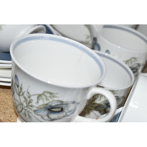 334 - A LARGE QUANTITY OF WEDGWOOD SUSIE COOPER DESIGN 'GLEN MIST' PATTERN DINNERWARE AND 'CORN POPPY' DES... 