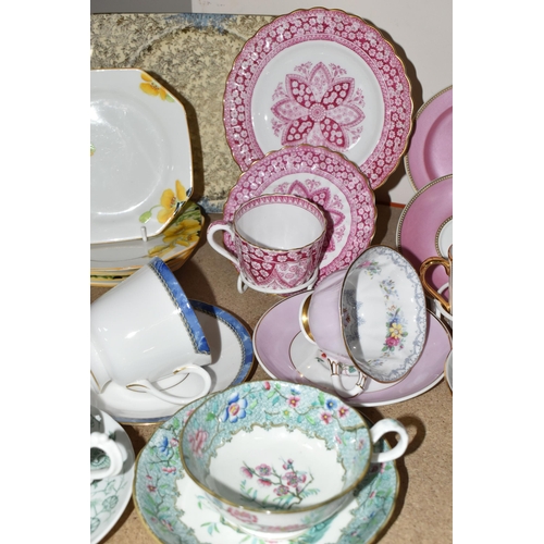 369 - A SELECTION OF DECORATIVE TEA WARES ETC, to include a pink Royal Collection Faberge trio, puce colou... 