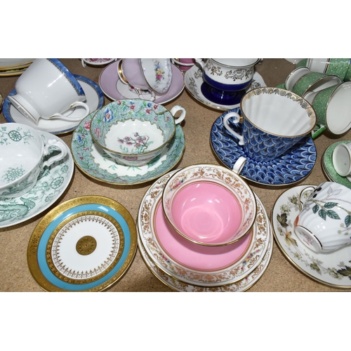 369 - A SELECTION OF DECORATIVE TEA WARES ETC, to include a pink Royal Collection Faberge trio, puce colou... 