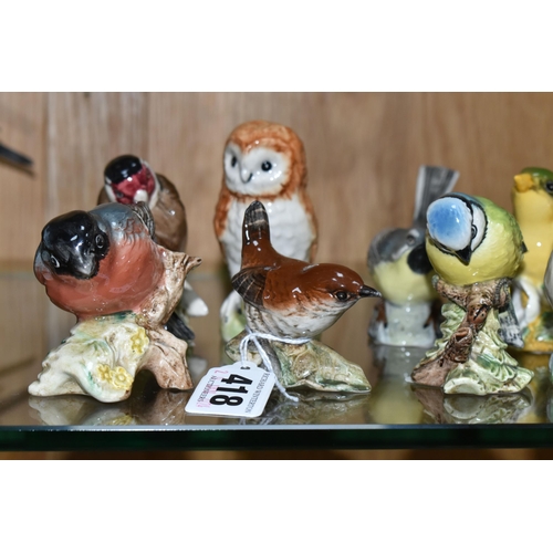 418 - A COLLECTION OF BESWICK BIRD FIGURES, comprising Wren no 993, Bullfinch no 1042, Goldfinch 2273, Gre... 