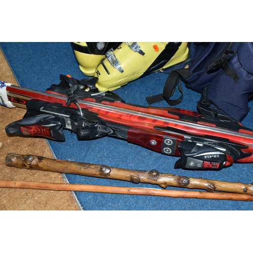 425 - A PAIR OF ATOMIC C11 PULS CARVING SKIS, fitted with Atomic CR:412 bindings, together with a pair of ... 