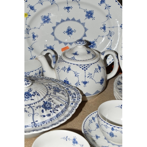 431 - A LARGE QUANTITY OF BLUE AND WHITE IRONSTONE DENMARK PATTERN DINNERWARE, comprising ten 'Franciscan'... 