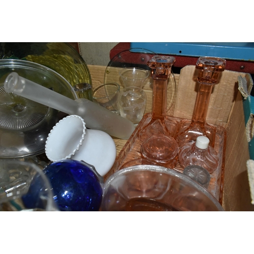 450 - FIVE BOXES AND LOOSE ASSORTED GLASSWARES ETC, to include art deco dressing table items, Royal Brierl... 