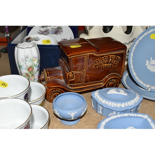 454 - A GROUP OF WEDGWOOD BLUE JASPERWARE AND OTHER CERAMICS, a boxed Royal Worcester 'Game Shooting' cup ... 