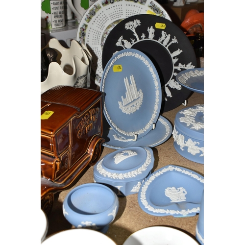 454 - A GROUP OF WEDGWOOD BLUE JASPERWARE AND OTHER CERAMICS, a boxed Royal Worcester 'Game Shooting' cup ... 