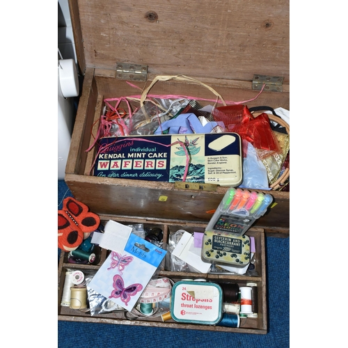 459 - THREE SEWING MACHINES AND SEWING/HABERDASHERY ITEMS, to include a vintage electric Singer sewing mac... 