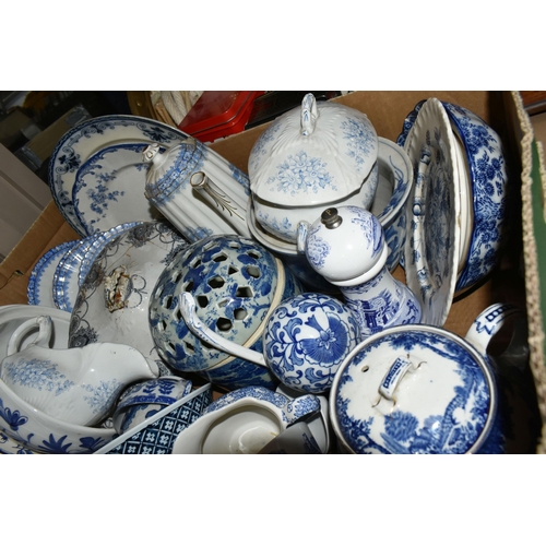 470 - THREE BOXES AND LOOSE TEA AND DINNER WARES ETC, to include six Wedgwood Aster cups, saucers and side... 