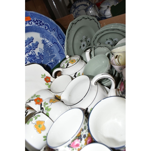 470 - THREE BOXES AND LOOSE TEA AND DINNER WARES ETC, to include six Wedgwood Aster cups, saucers and side... 