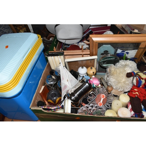 474 - SEVEN BOXES AND LOOSE ASSORTED SUNDRY ITEMS ETC, to include a Vigo Pulpmaster, Intex Challenger II i... 