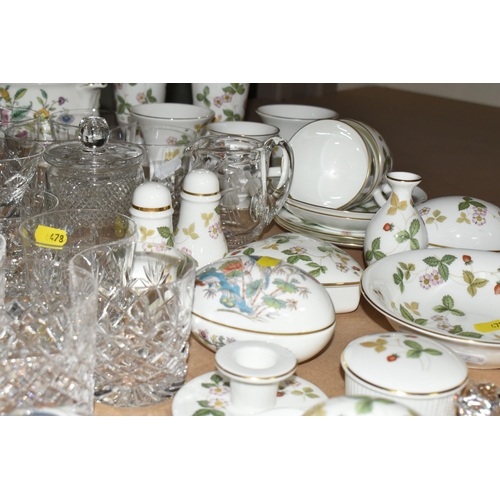 478 - A GROUP OF CERAMICS AND GLASSWARE, comprising a quantity of Wedgwood 'Wild Strawberry' pattern giftw... 