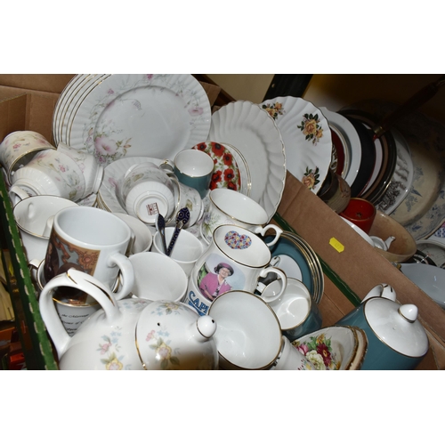 497 - FOUR BOXES OF CERAMICS AND SUNDRY ITEMS, to include a twenty one piece Wedgwood & Co Ltd 'Garden' pa... 