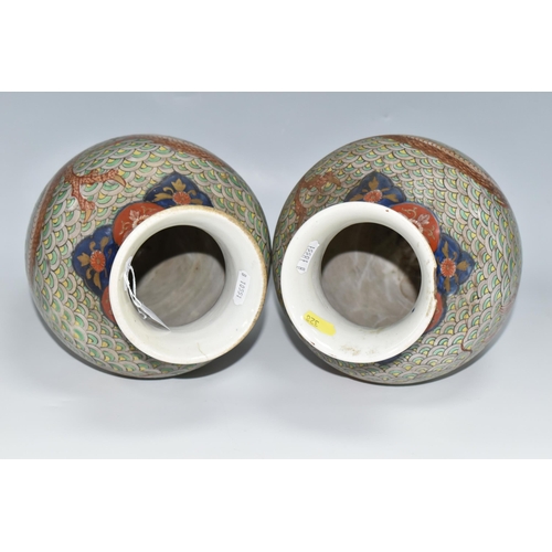 511 - A PAIR OF LATE 19TH CENTURY / EARLY 20TH CENTURY JAPANESE IMARI PORCELAIN BALUSTER VASES, the body w... 