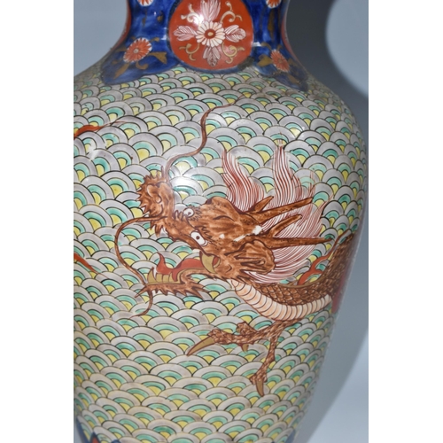 511 - A PAIR OF LATE 19TH CENTURY / EARLY 20TH CENTURY JAPANESE IMARI PORCELAIN BALUSTER VASES, the body w... 