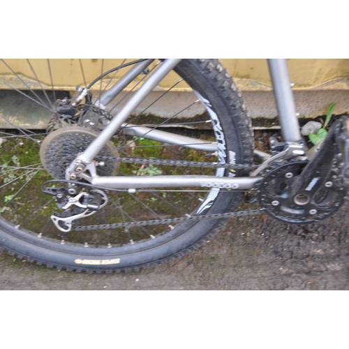 1005 - A VOODOO WANGA GENTS MOUNTAIN BIKE, with 30 speed Shimano Deore XT tip tonic lever gears, front susp... 