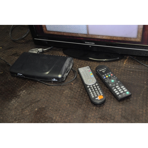 1083 - A TOSHIBA 22DV501B 22in TV with remote (DVD not working) and a Goodman's Freesat box (powers up but ... 