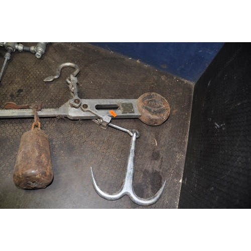 1109 - A VINTAGE AVERY BEAM SCALE with two hooks, weight and scaled to 300lbs, an Avery grocers scale, no b... 