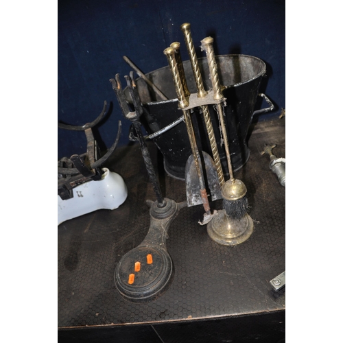 1109 - A VINTAGE AVERY BEAM SCALE with two hooks, weight and scaled to 300lbs, an Avery grocers scale, no b... 