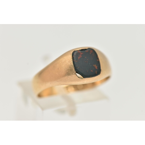 2 - AN 18CT GOLD GENTS SIGNET RING, inlay set with bloodstone, hallmarked 18ct Birmingham, ring size O 1... 