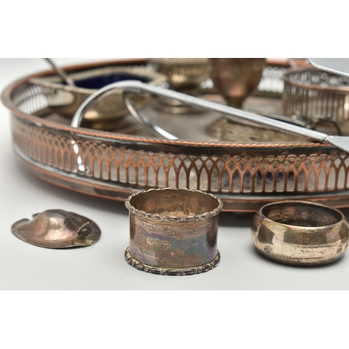 107 - A SMALL ASSORTMENT OF SILVER AND SILVER PLATE ITEMS, to include three silver napkin rings, of differ... 