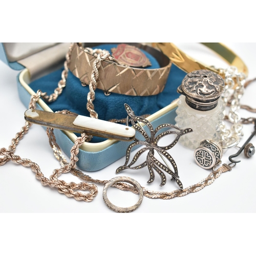 82 - A BAG OF ASSORTED JEWELLERY AND ITEMS, to include a boxed silver hinged bangle, with a diamond cut p... 