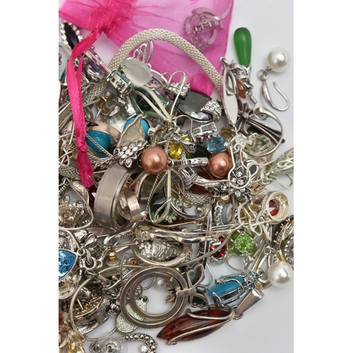 88 - A BAG OF ASSORTED JEWELLERY, to include a selection of white metal earrings, rings and chains, many ... 