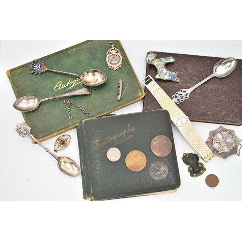 90 - AN ASSORTMENT OF SILVER AND JEWELLERY, to include a silver souvenir spoon, hallmarked Birmingham, an... 