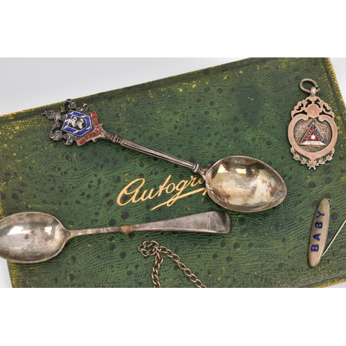 90 - AN ASSORTMENT OF SILVER AND JEWELLERY, to include a silver souvenir spoon, hallmarked Birmingham, an... 